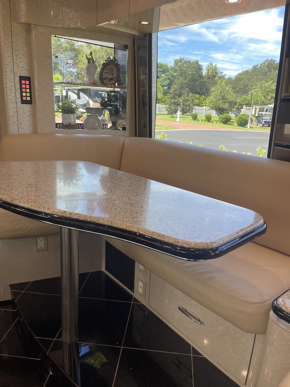 2007 Prevost Marathon XLII For Sale