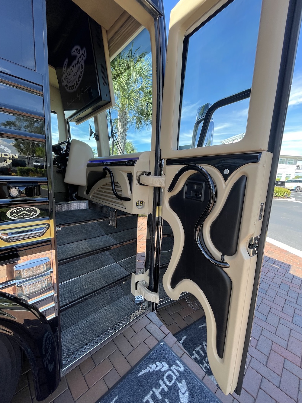 2007 Prevost Marathon XLII For Sale