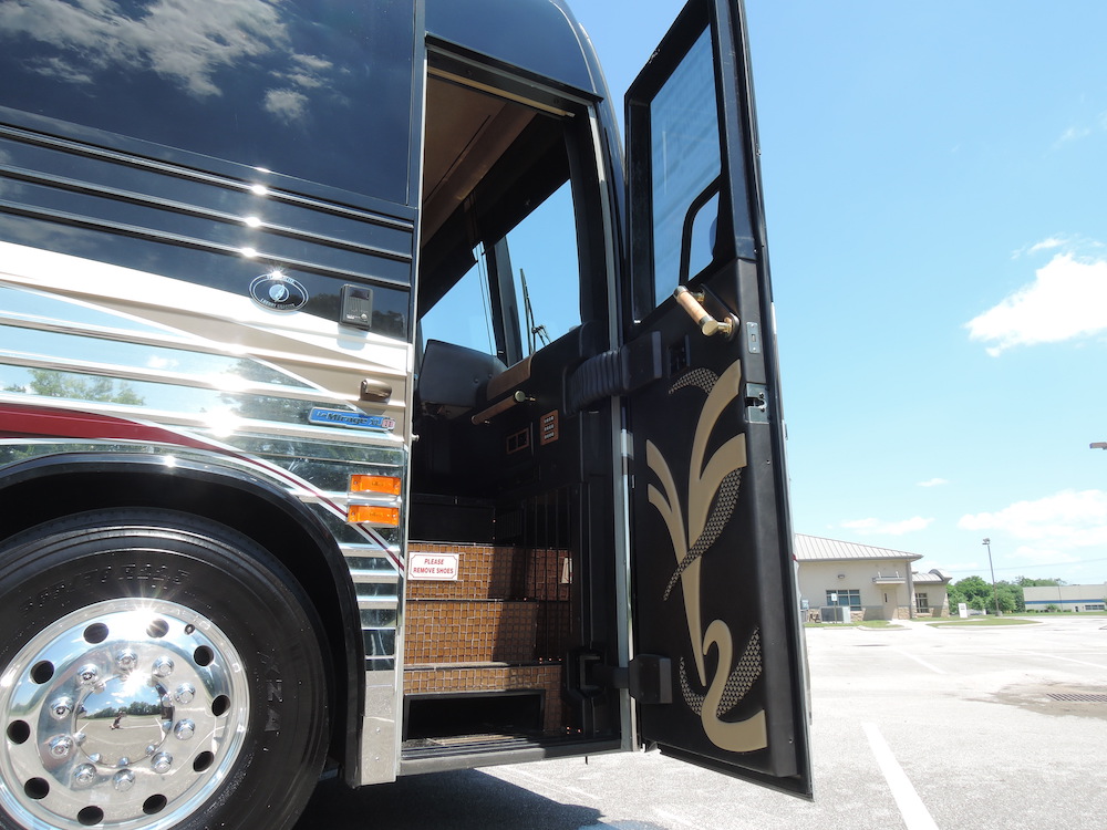 2007 Prevost Featherlite XLII For Sale