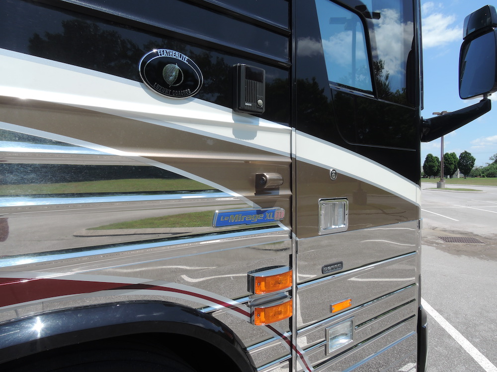 2007 Prevost Featherlite XLII For Sale