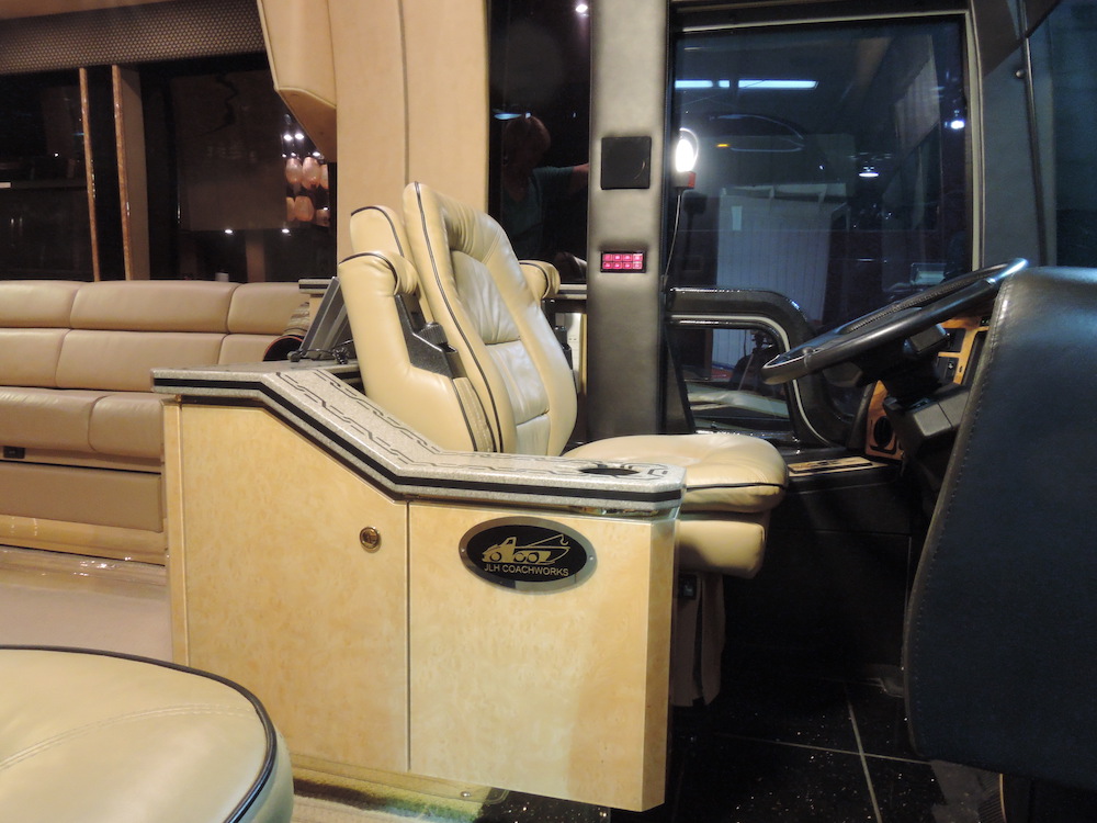 2007 Prevost Featherlite XLII For Sale