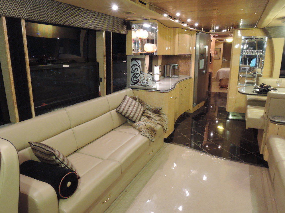 2007 Prevost Featherlite XLII For Sale