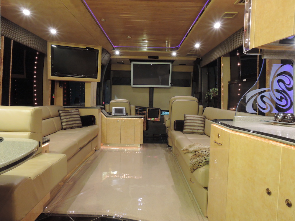 2007 Prevost Featherlite XLII For Sale