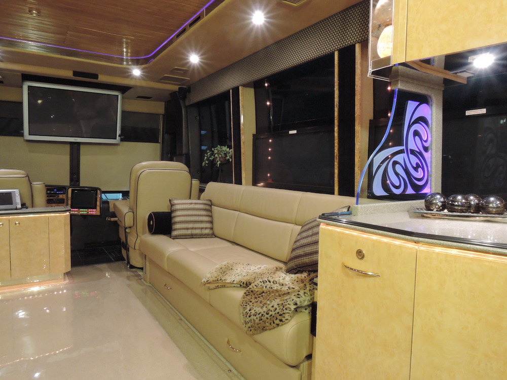 2007 Prevost Featherlite XLII For Sale