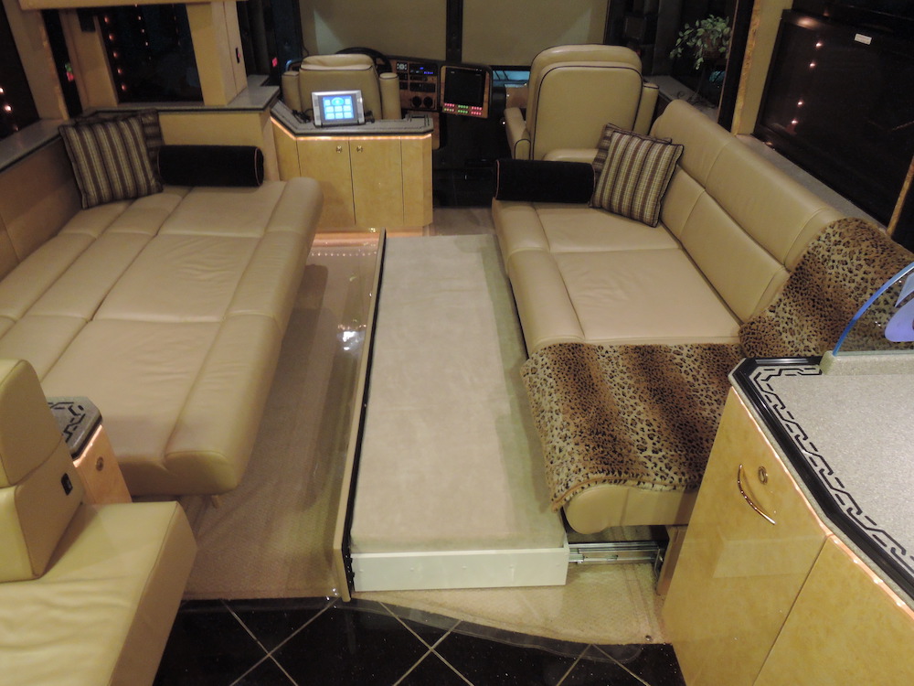 2007 Prevost Featherlite XLII For Sale