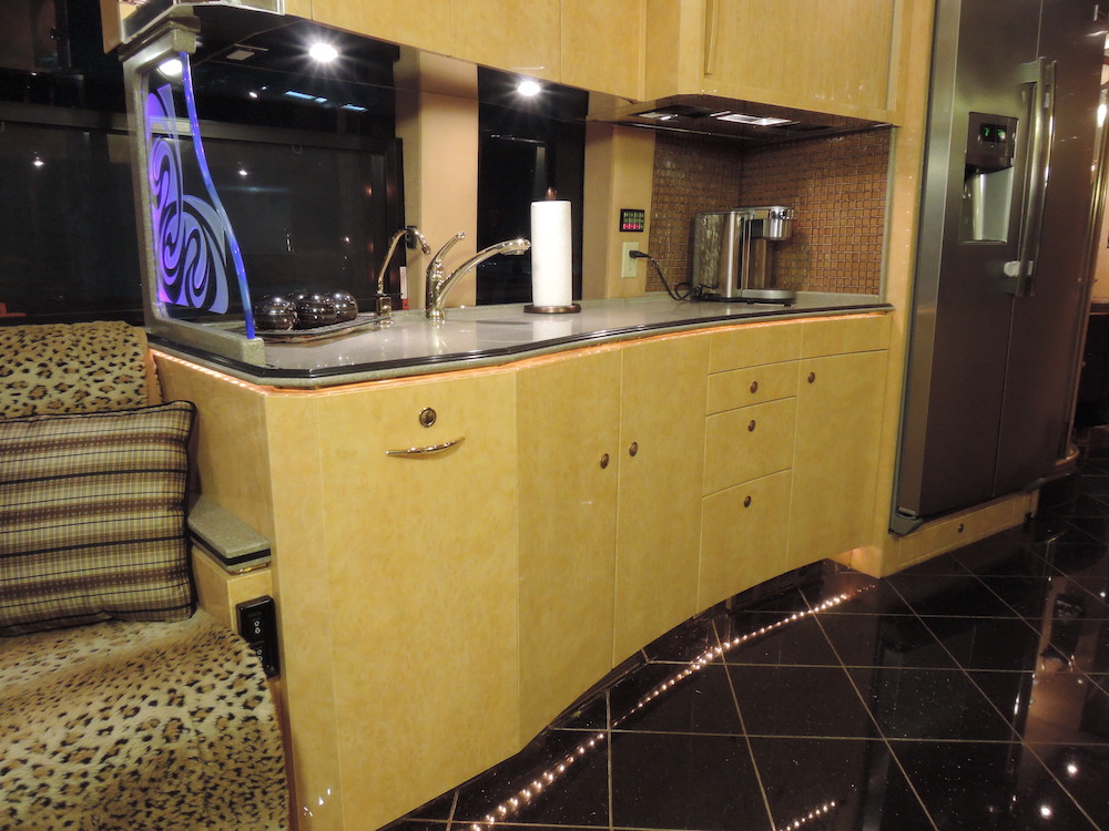 2007 Prevost Featherlite XLII For Sale