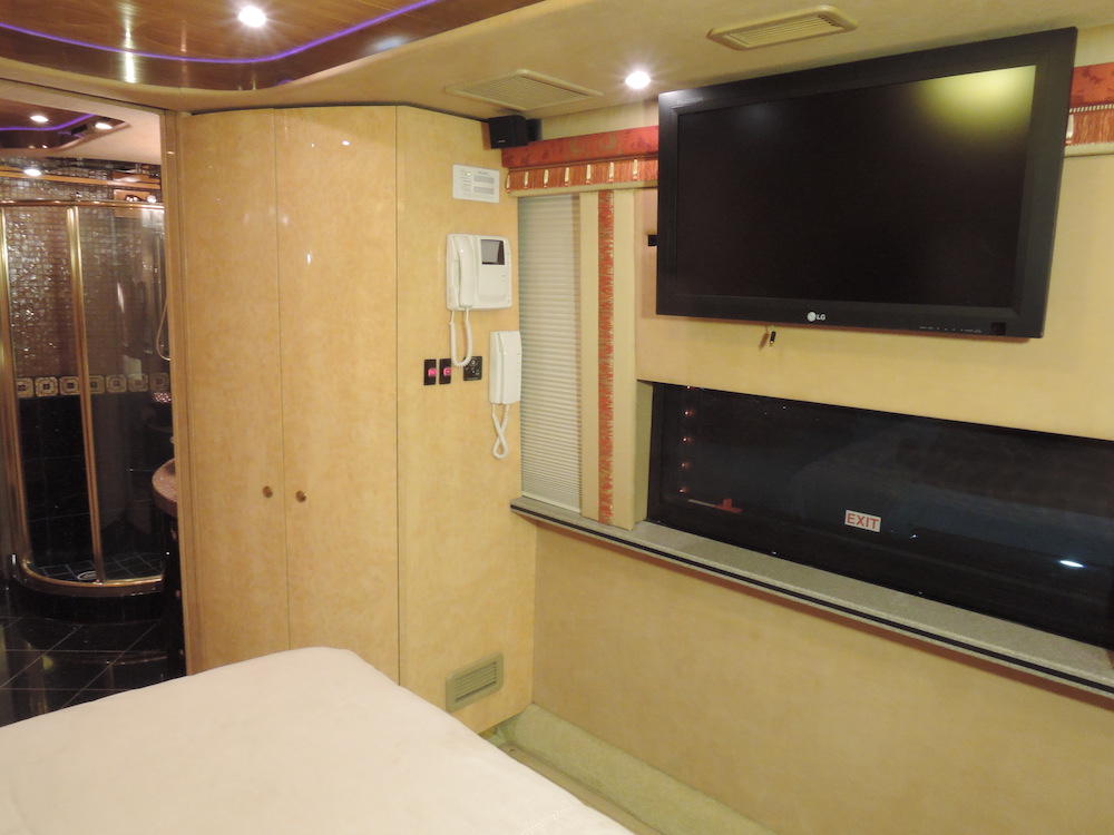 2007 Prevost Featherlite XLII For Sale