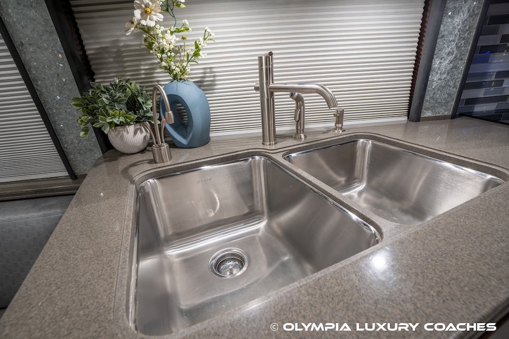 2007 Prevost Marathon XLII For Sale