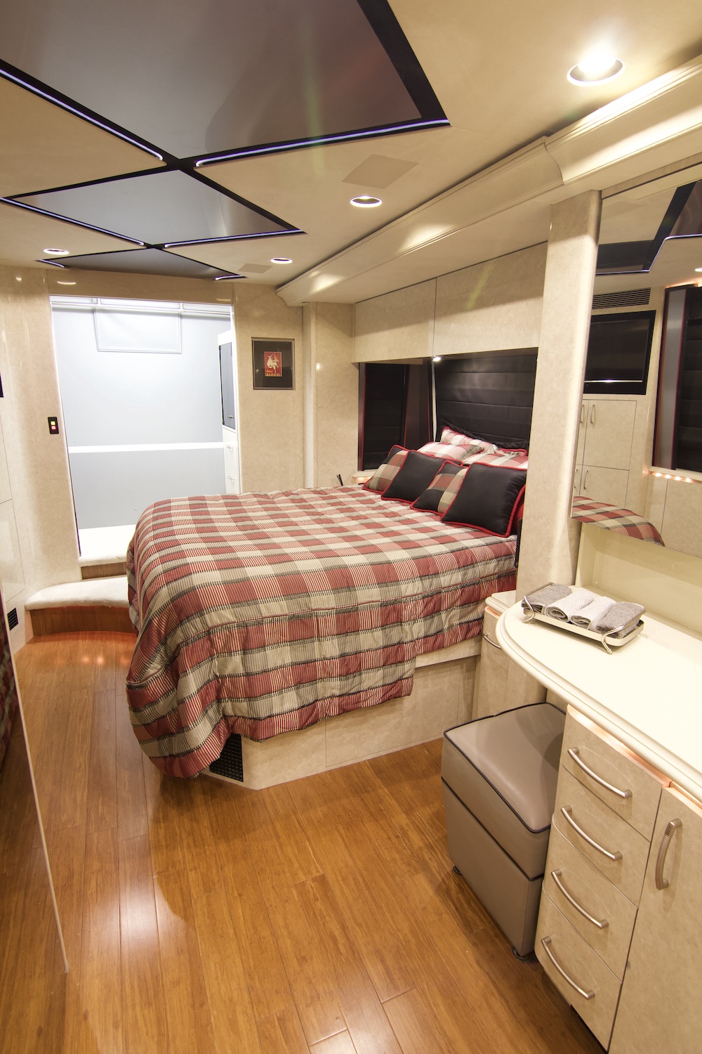 2007 Prevost Marathon XLII For Sale