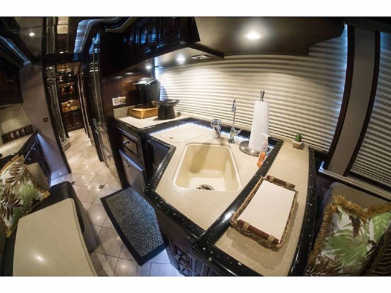 2007 Prevost Outlaw XLII For Sale
