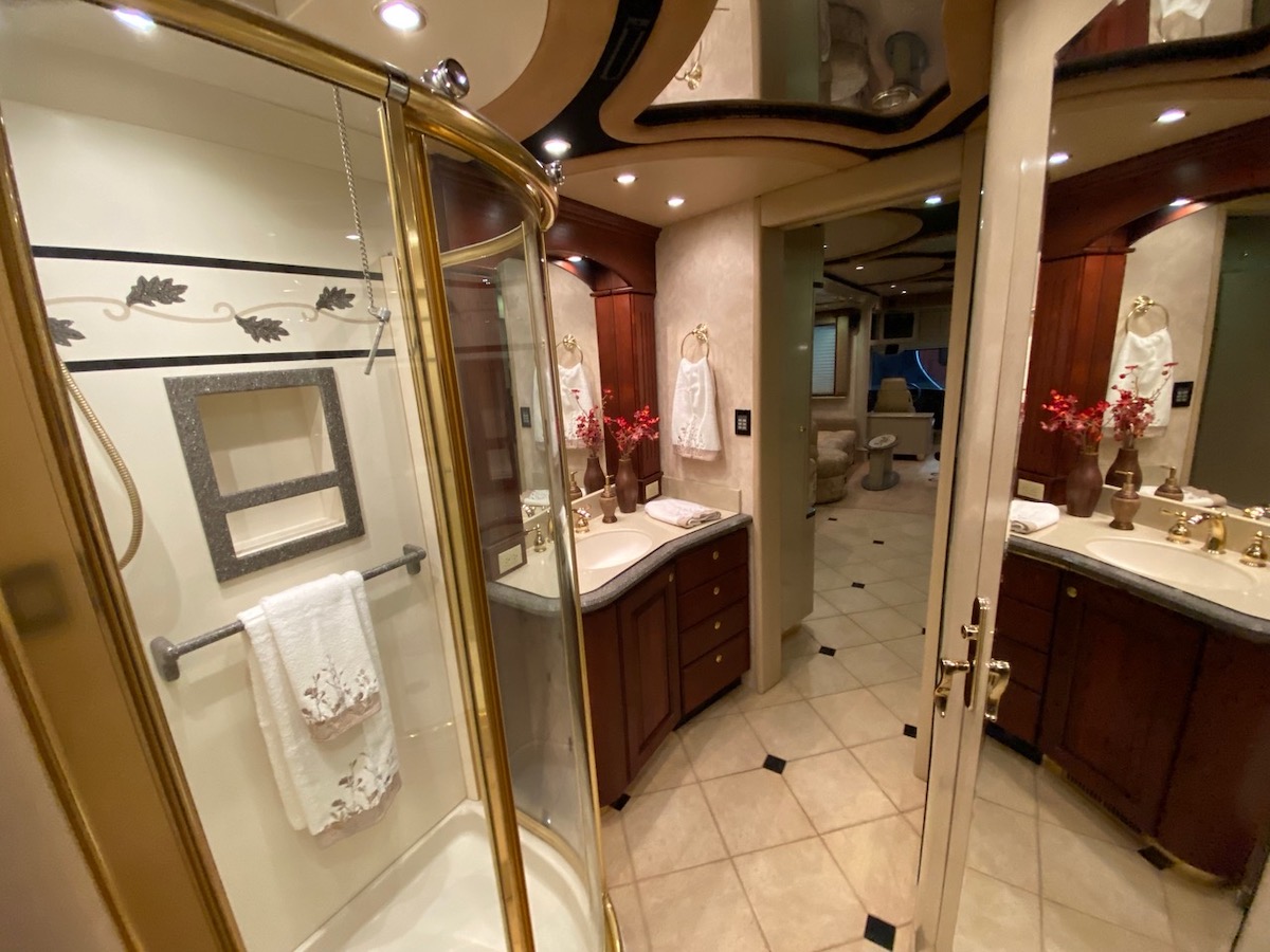 2007 Prevost Thompson XLII For Sale