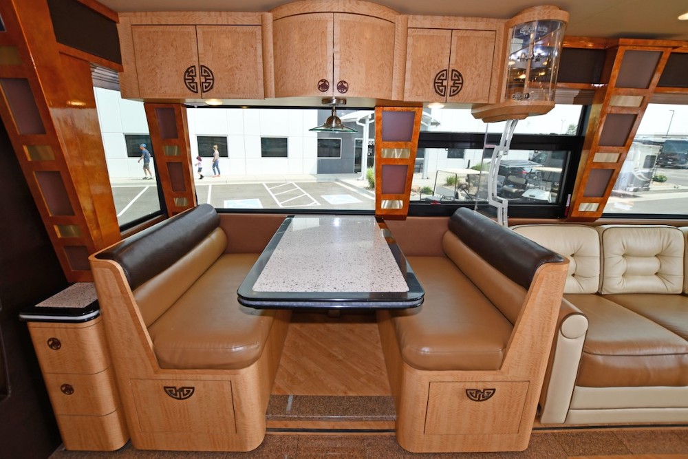 2008 Prevost Parliament XLII For Sale