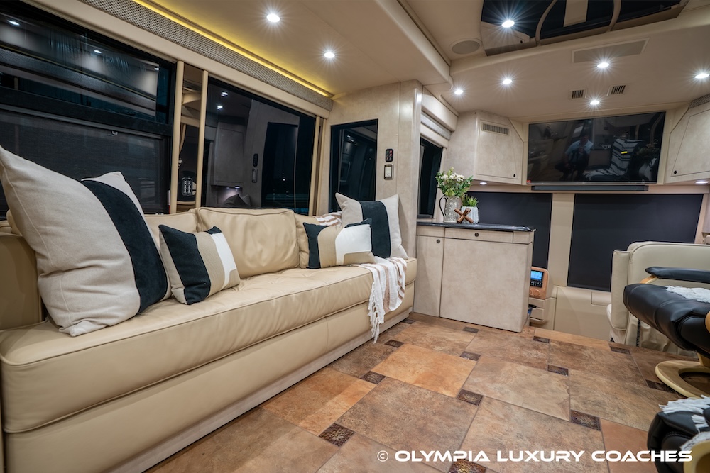 2008 Prevost Amadas H3-45 For Sale