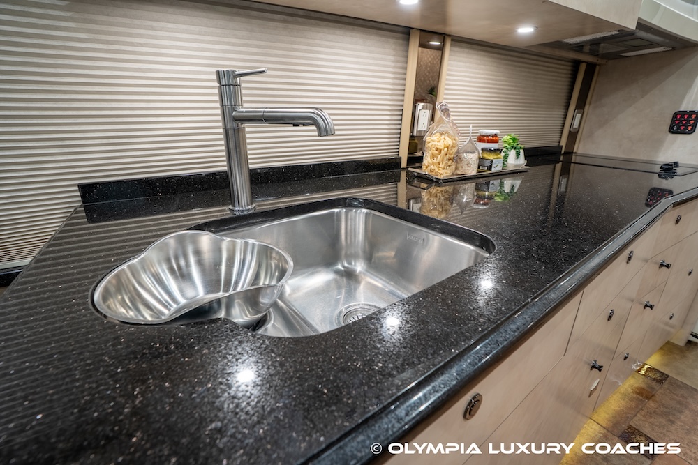 2008 Prevost Amadas H3-45 For Sale