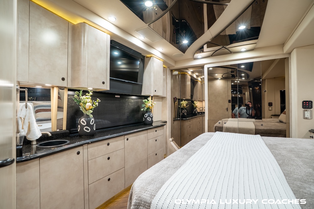 2008 Prevost Amadas H3-45 For Sale