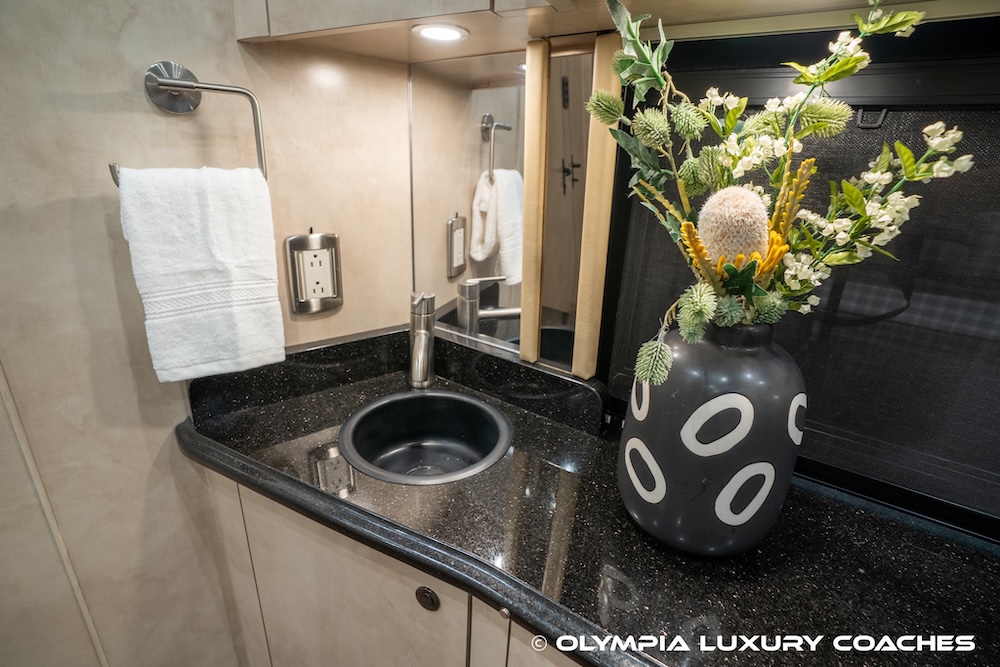 2008 Prevost Amadas H3-45 For Sale