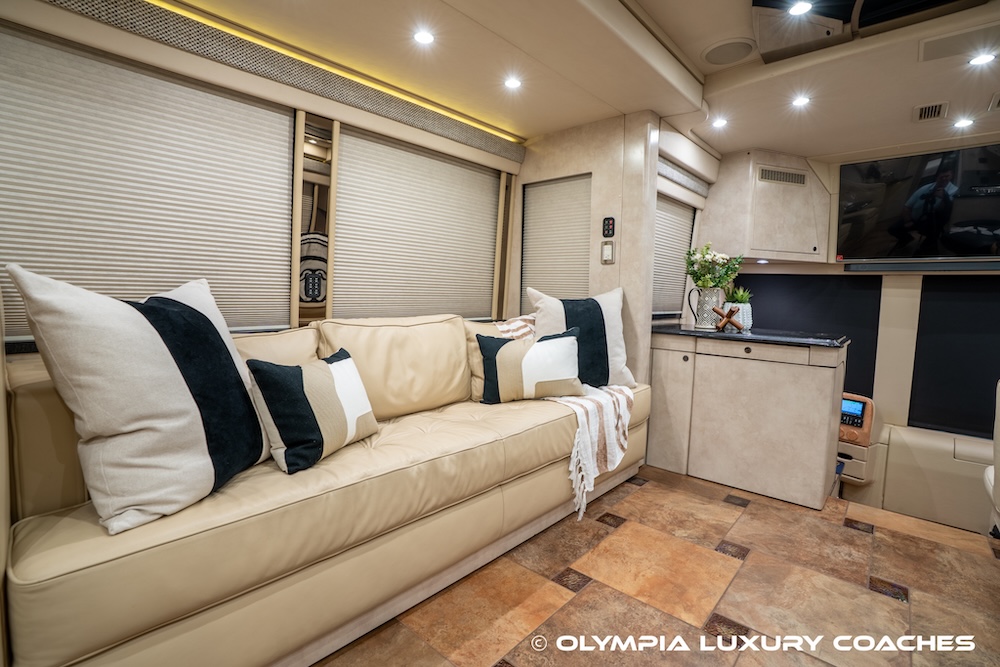 2008 Prevost Amadas H3-45 For Sale