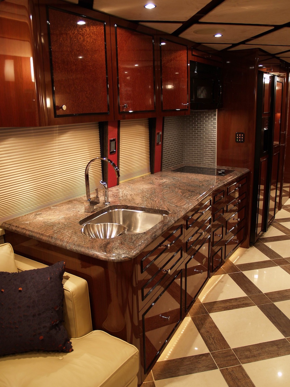 2008 Prevost Amadas XLII For Sale