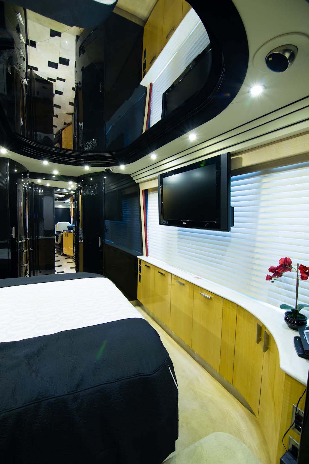 2008 Prevost Country Coach XLII For Sale