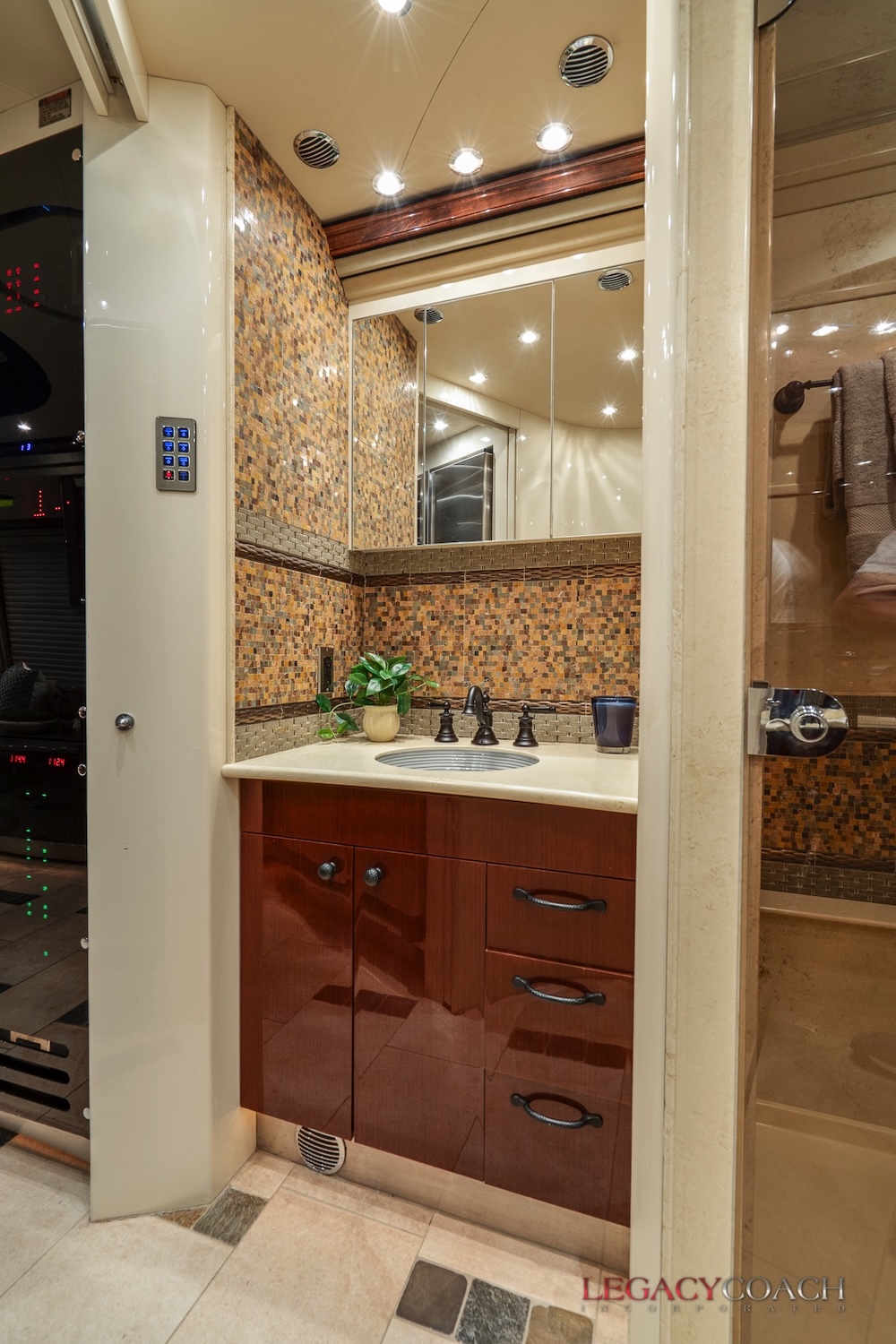 2008 Prevost  Country Coach XLIIFor Sale
