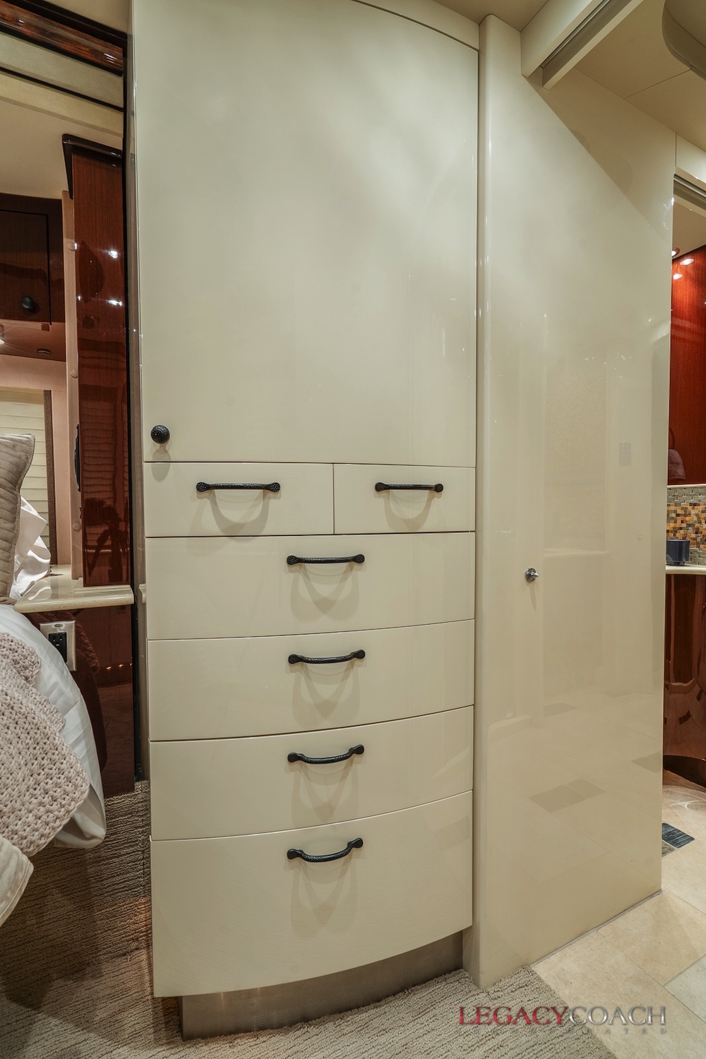 2008 Prevost  Country Coach XLIIFor Sale