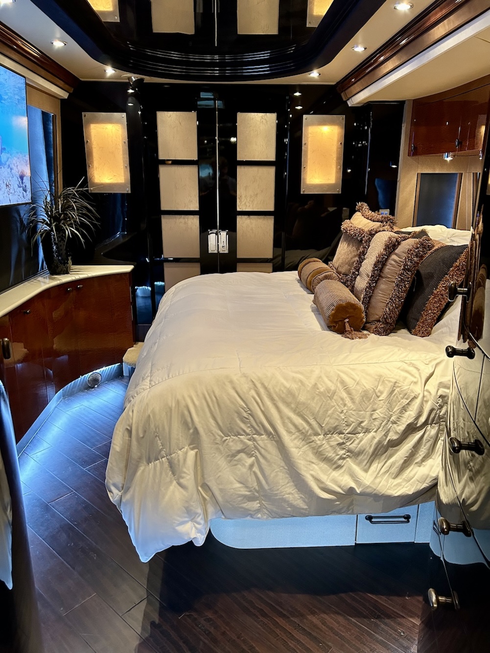 2008 Prevost  Country Coach XLII For Sale