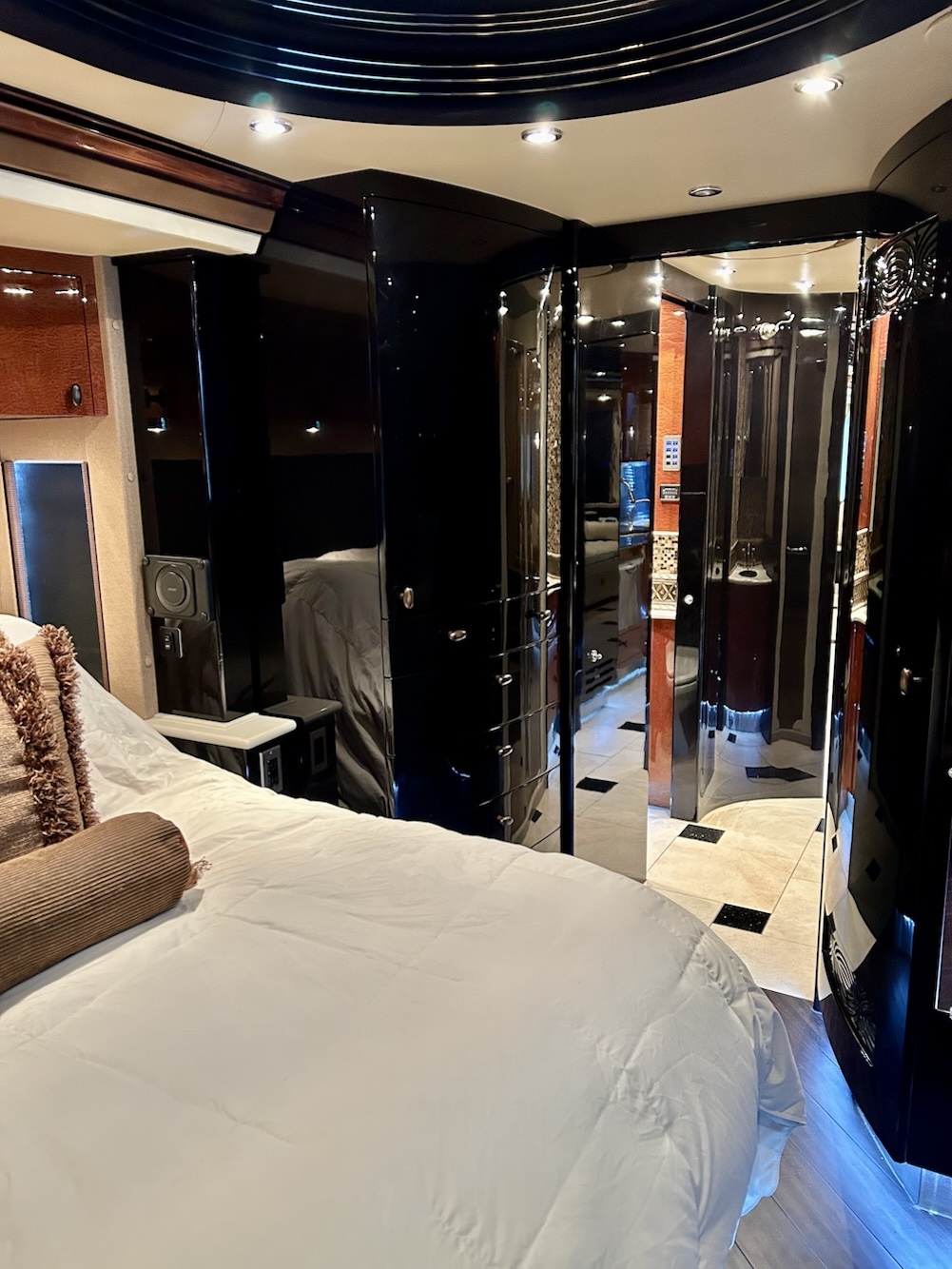 2008 Prevost  Country Coach XLII For Sale