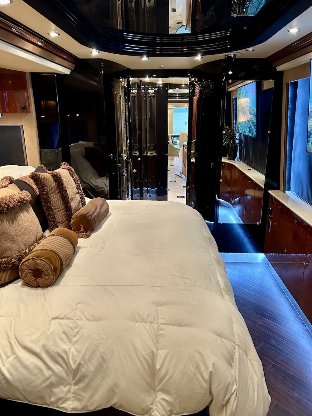 2008 Prevost  Country Coach XLII For Sale