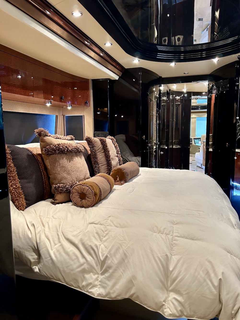 2008 Prevost  Country Coach XLII For Sale