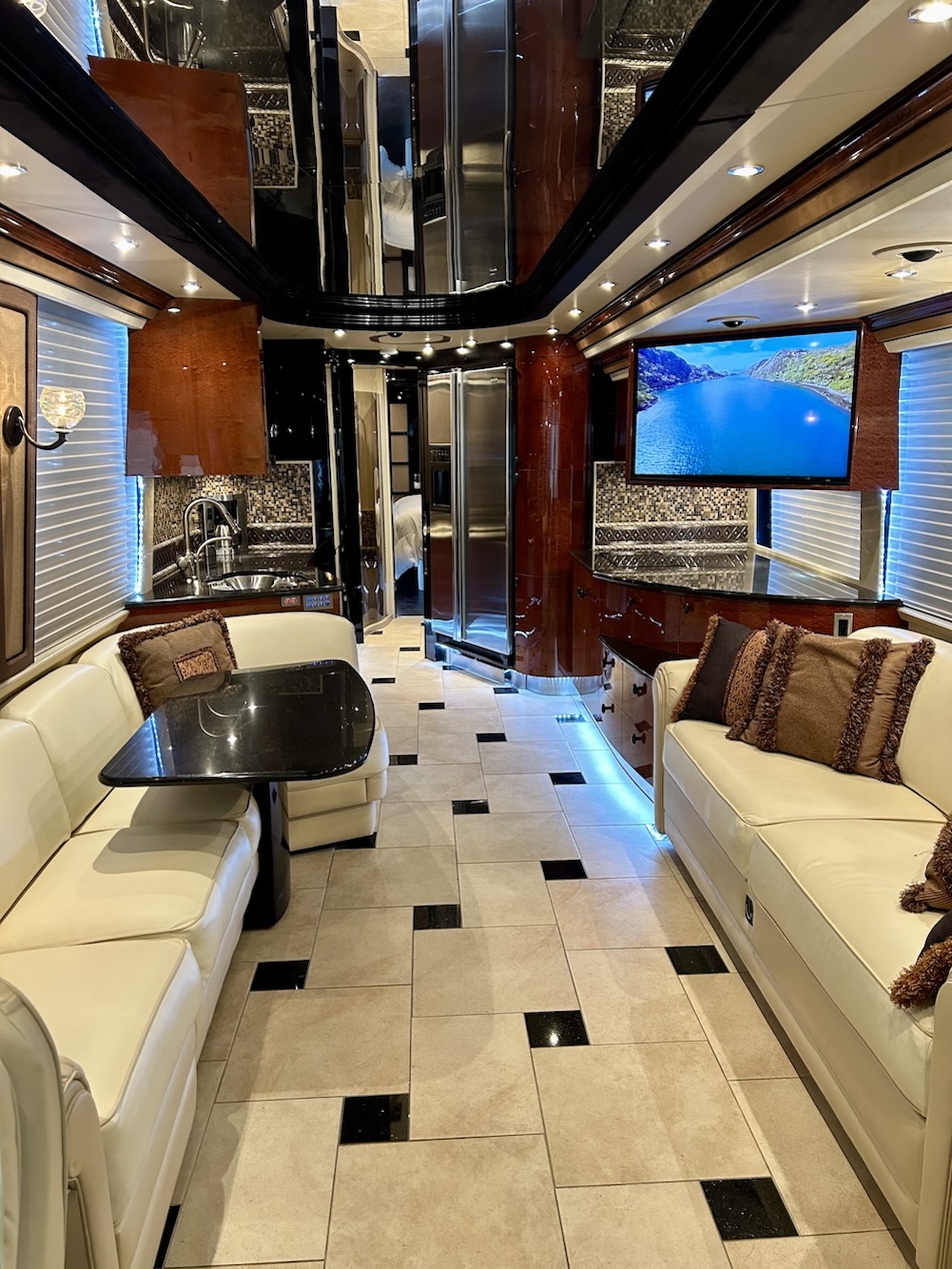 2008 Prevost  Country Coach XLII For Sale