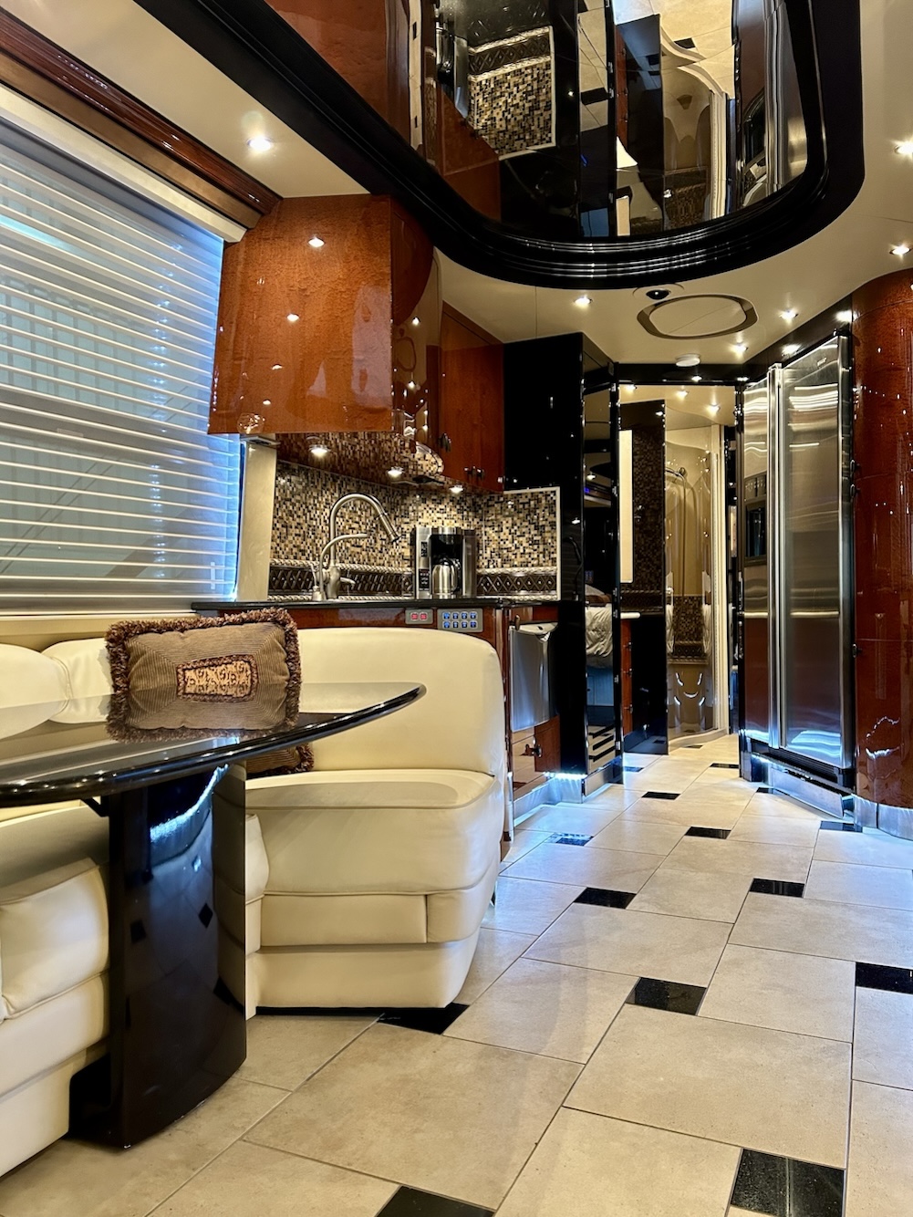 2008 Prevost  Country Coach XLII For Sale