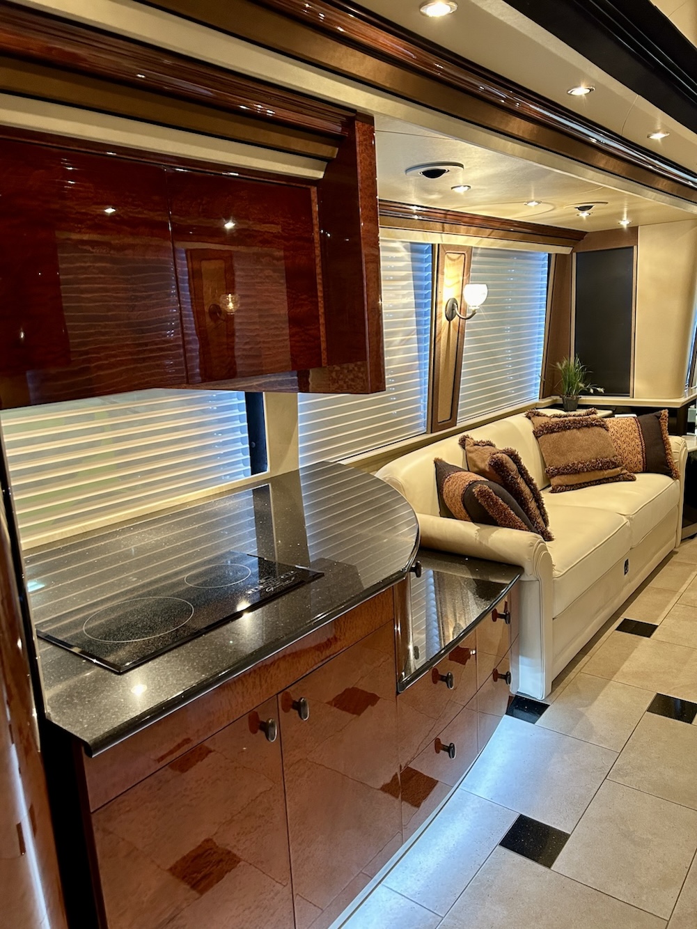 2008 Prevost  Country Coach XLII For Sale