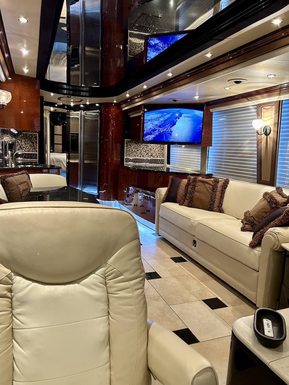 2008 Prevost  Country Coach XLII For Sale