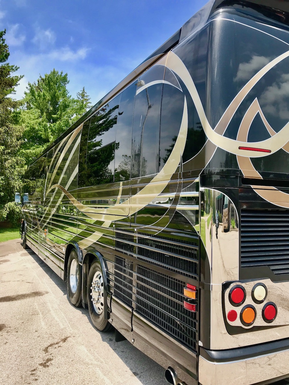 2008 Prevost Country Coach XLII For Sale