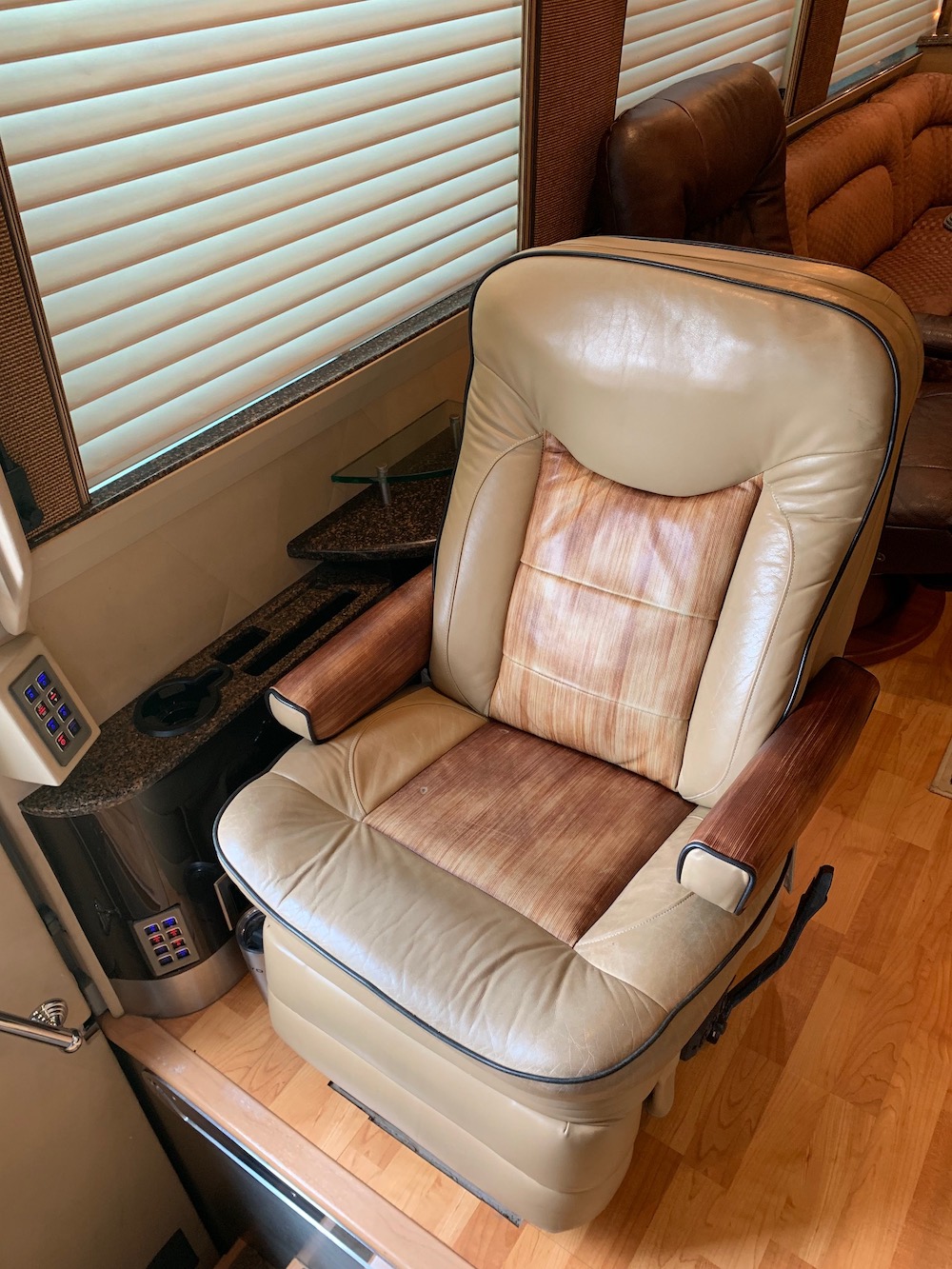 2008 Prevost Country Coach XLII For Sale