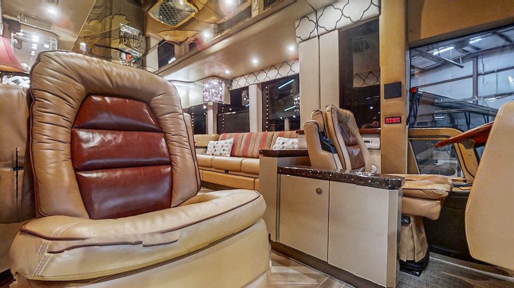2008 Prevost Featherlite XLII For Sale
