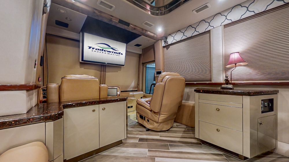 2008 Prevost Featherlite XLII For Sale