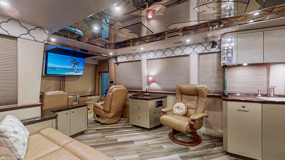 2008 Prevost Featherlite XLII For Sale