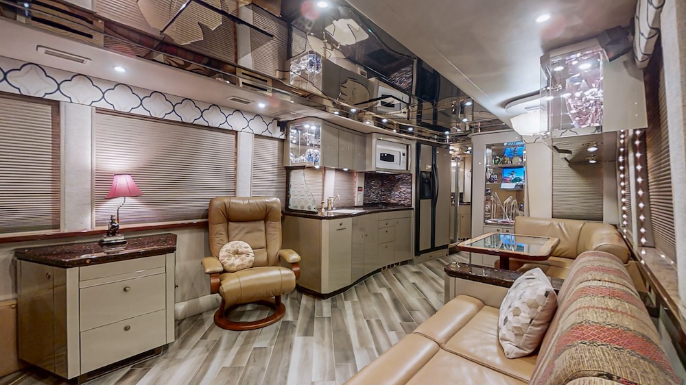 2008 Prevost Featherlite XLII For Sale