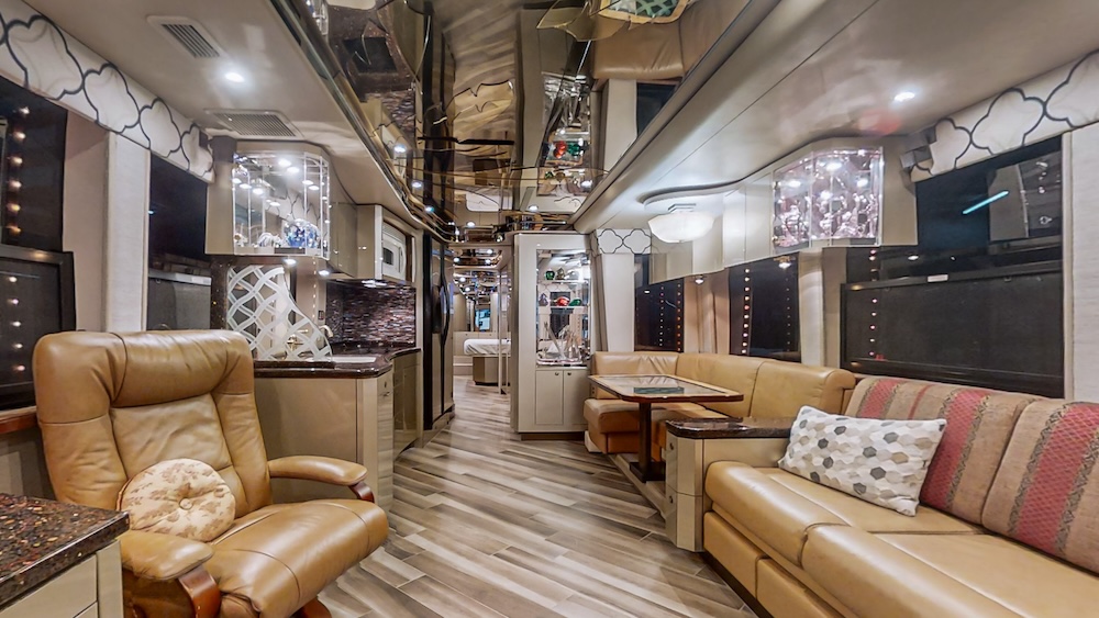 2008 Prevost Featherlite XLII For Sale
