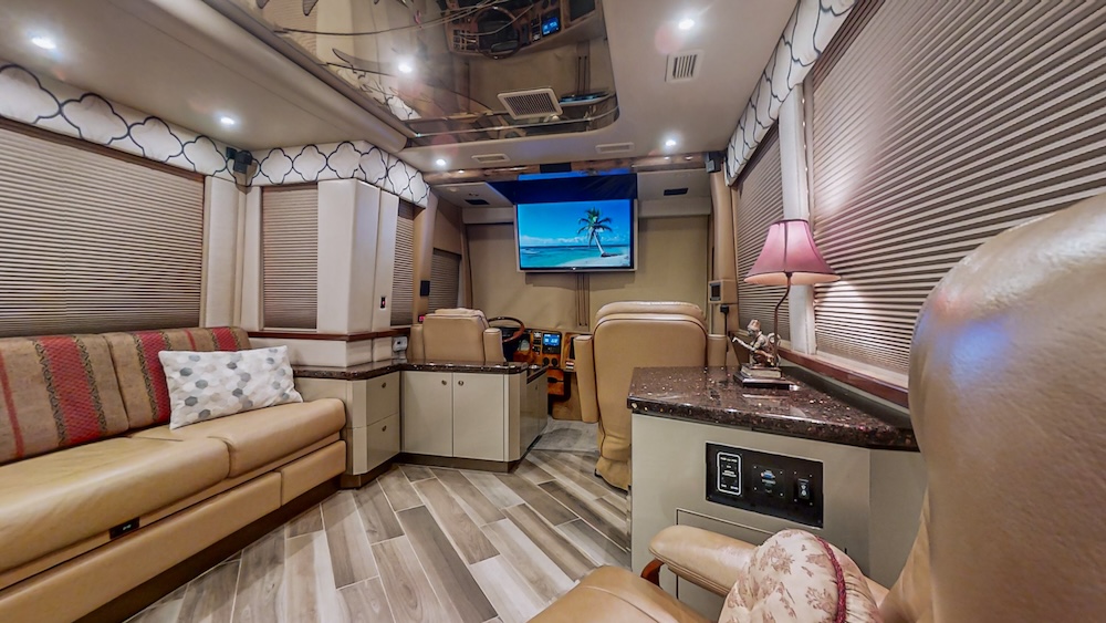 2008 Prevost Featherlite XLII For Sale
