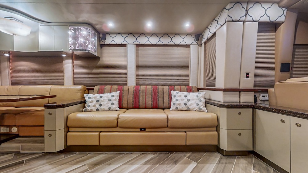 2008 Prevost Featherlite XLII For Sale