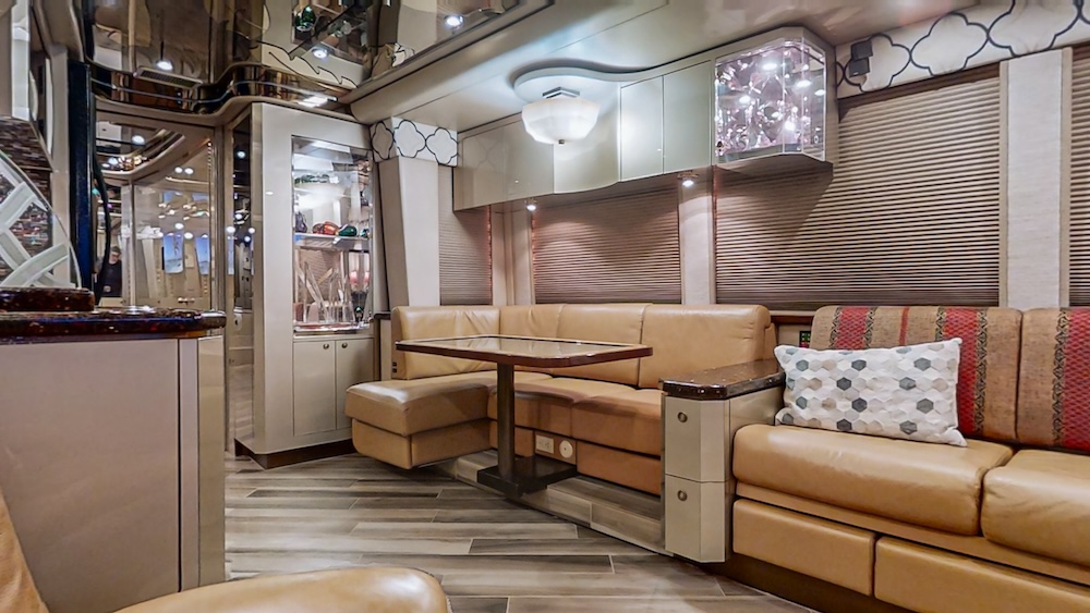 2008 Prevost Featherlite XLII For Sale