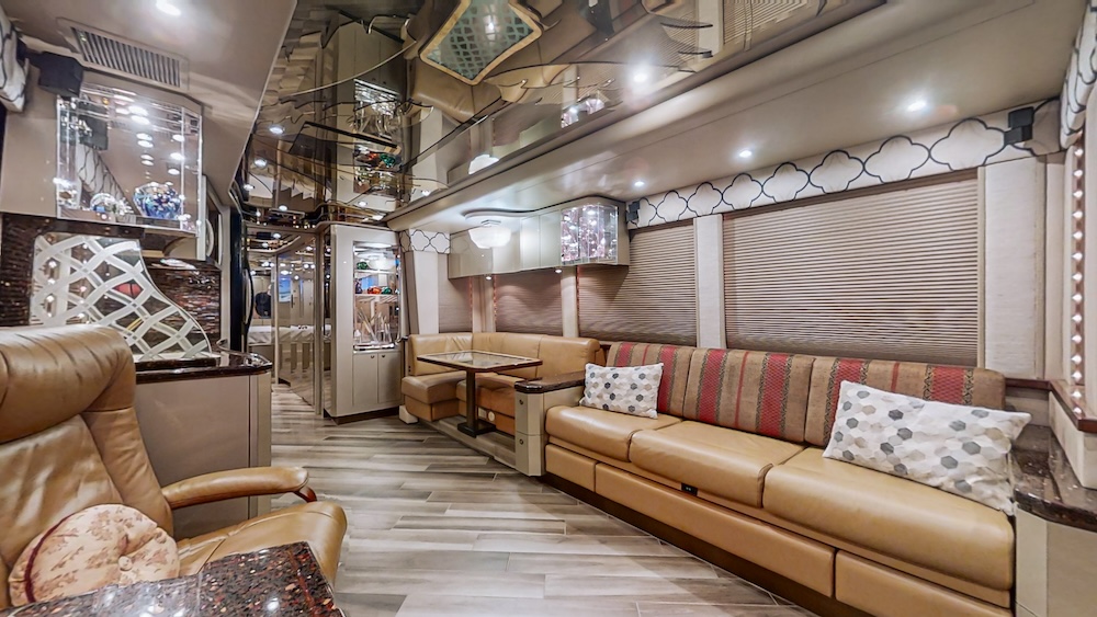 2008 Prevost Featherlite XLII For Sale