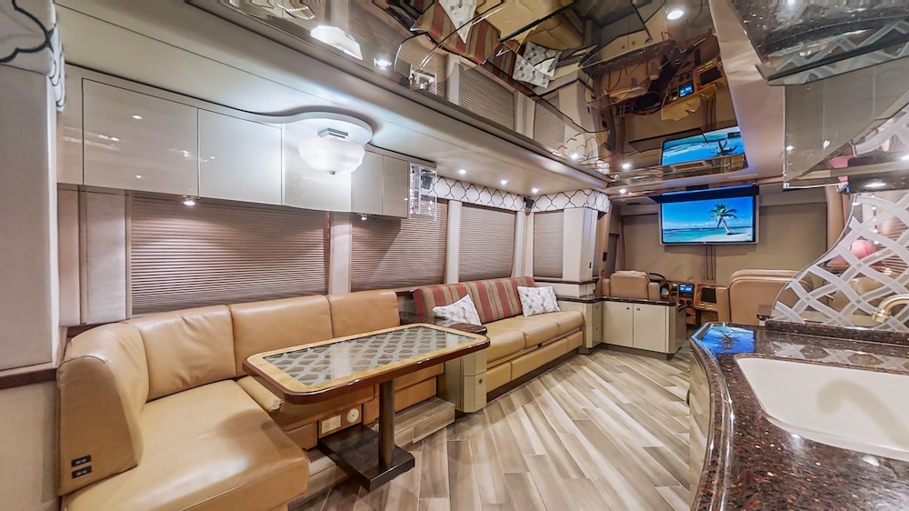 2008 Prevost Featherlite XLII For Sale