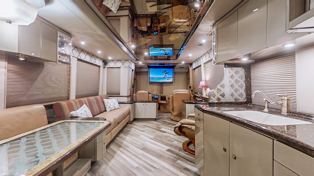 2008 Prevost Featherlite XLII For Sale