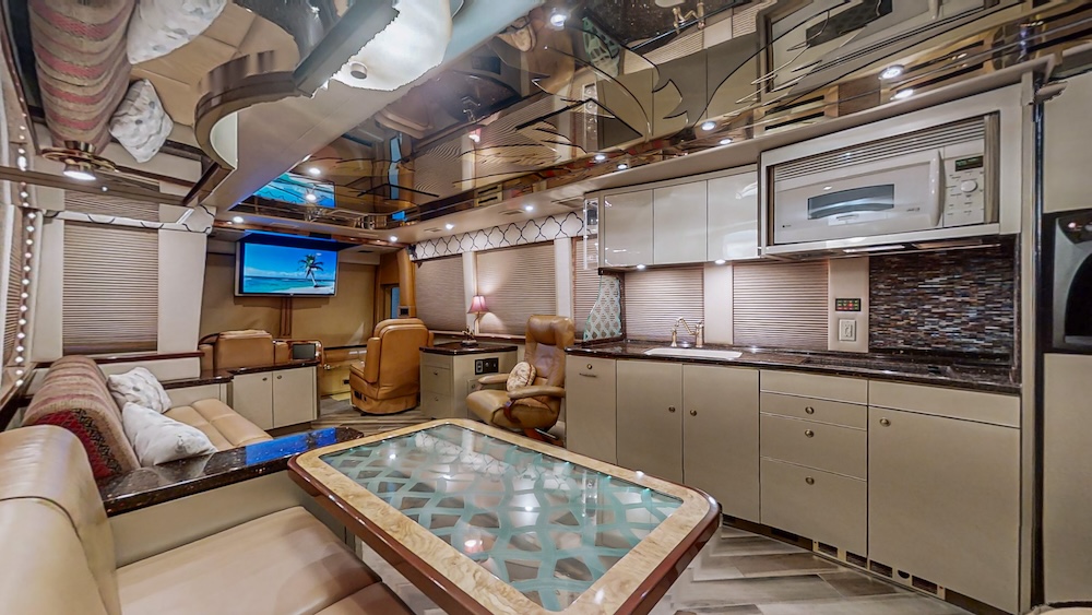 2008 Prevost Featherlite XLII For Sale