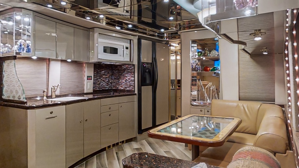 2008 Prevost Featherlite XLII For Sale