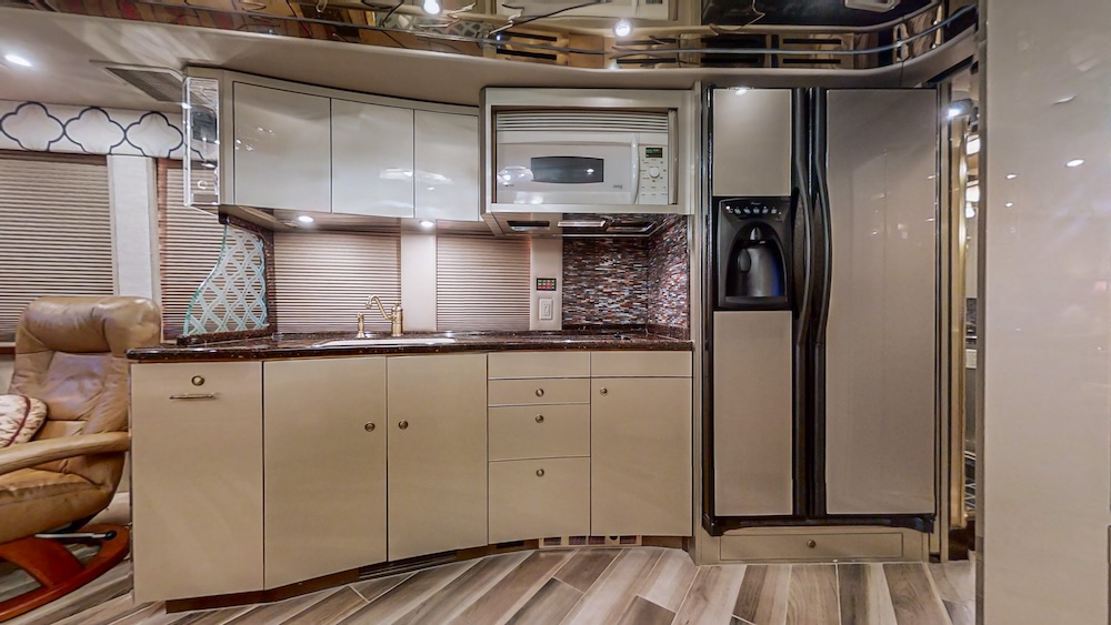 2008 Prevost Featherlite XLII For Sale