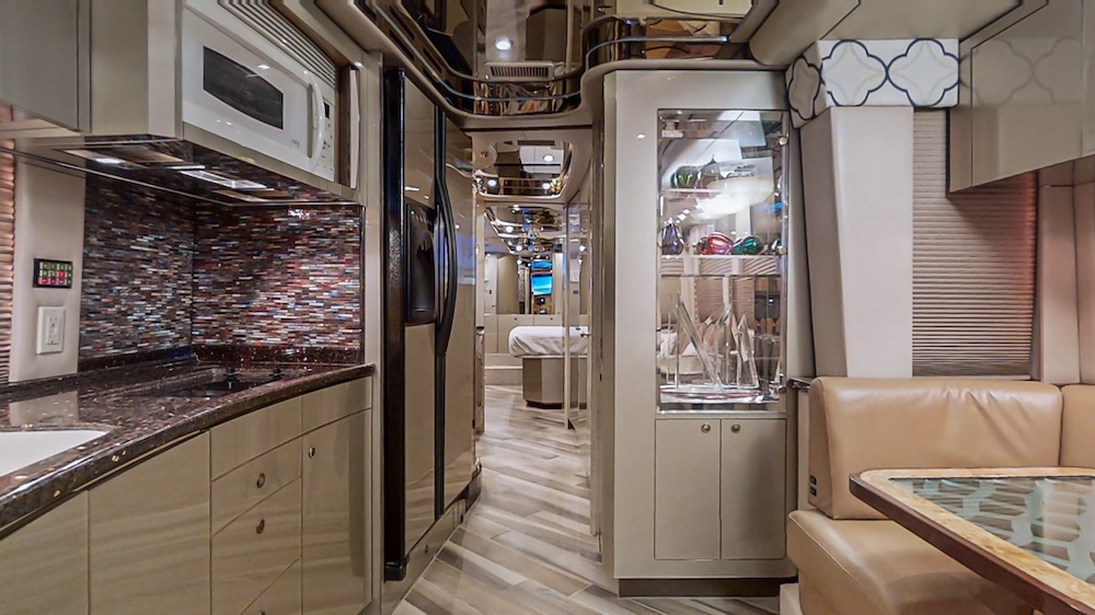 2008 Prevost Featherlite XLII For Sale